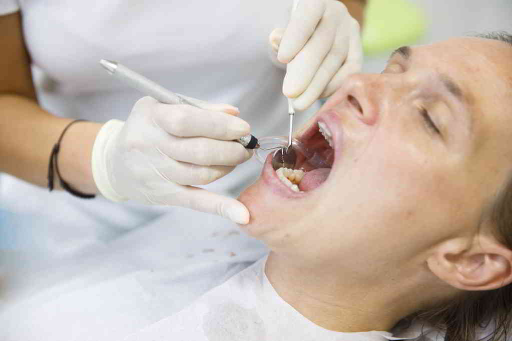 想“种牙”，先治好你的牙周病！